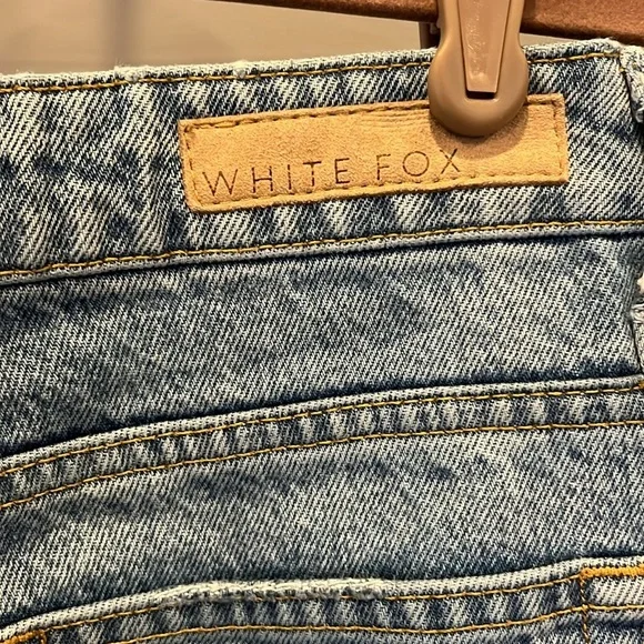 White Fox Boutique Distressed Blue Jeans - Picture 6 of 10